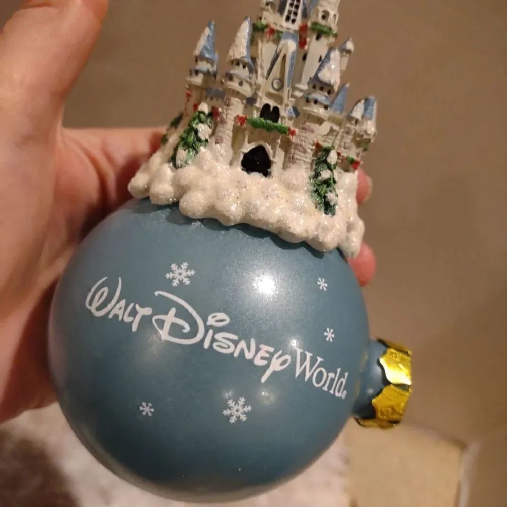 👍 Rare Disney Parks Castle Ornament **Read**. C6